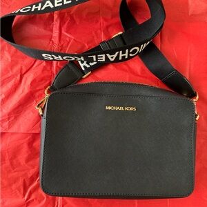 Michael Kors Jet Set bag
